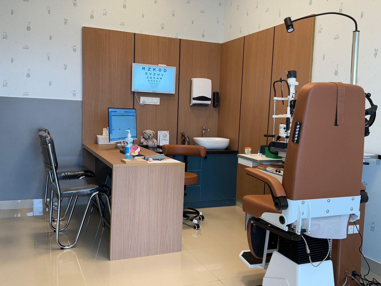 Modern Clinical Setup at Dr. Richa's Eye Clinic